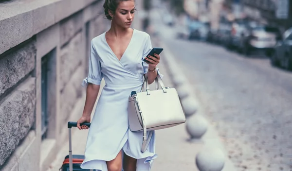 Επιστροφή στη δουλειά: Τι είναι το άγχος επανεισόδου;