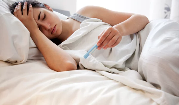 Έχεις πυρετό; Έτσι θα τον "ρίξεις" πιο εύκολα στο σπίτι