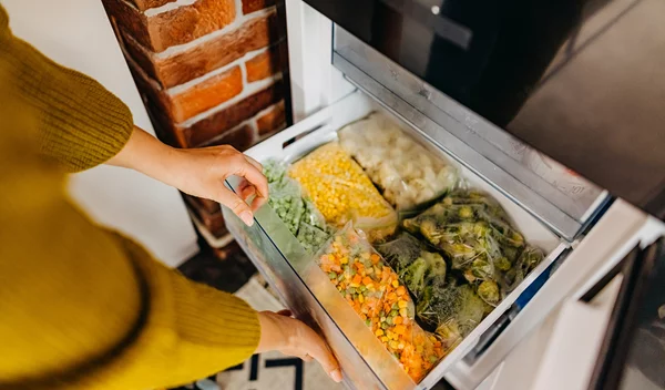 Κατεψυγμένα τρόφιμα: 5 που δεν είναι ασφαλή να μαγειρευτούν απευθείας