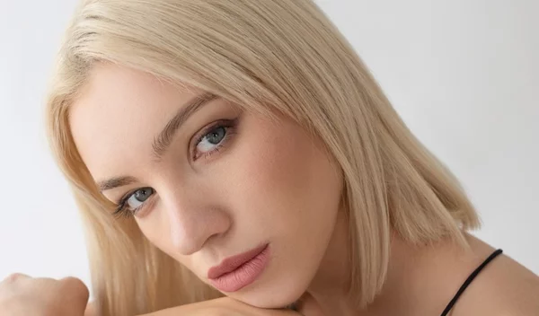 3 θεραπείες θρέψης που θα "ξεδιψάσουν" τα μαλλιά σου