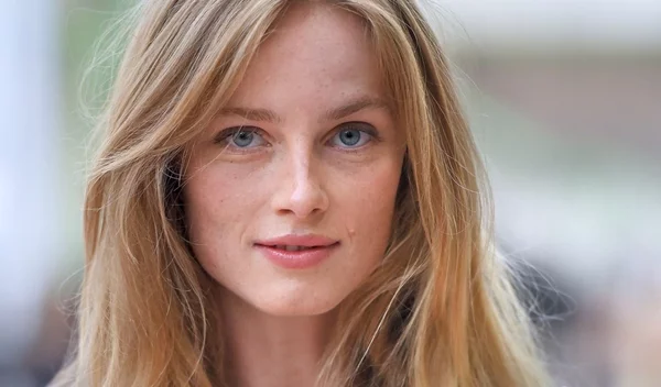 H minimal προσέγγιση που επιλέγουν τώρα οι beauty addicts για τη ρουτίνα ομορφιάς τους