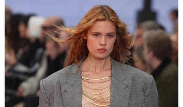 To τέλειο "last-minute" χτένισμα για τα parties των γιορτών