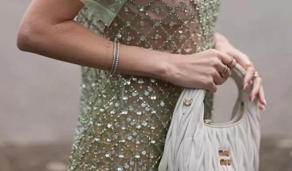 Μέτριο μήκος νυχιών: Αυτό είναι το πιο εντυπωσιακό και chic μανικιούρ