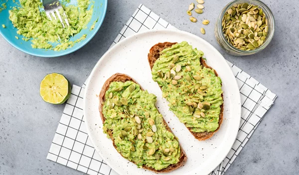 6 τροφές που καταπολεμούν το επίμονο λίπος στην κοιλιά