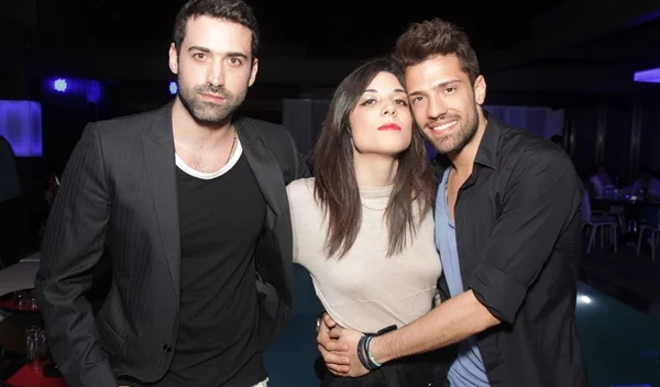 Πριν 39 χρόνια γεννήθηκαν στην Ελλάδα τα πρώτα τρίδυμα από εξωσωματική- Ο Κωνσταντίνος Αργυρός και τα αδέλφια του!