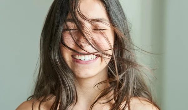 Κακοσμία στόματος: Όλα όσα μπορεί να αποκαλύψει για την υγεία μας