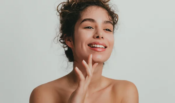 Σύσφιξη προσώπου για να φαίνεσαι νεότερη!