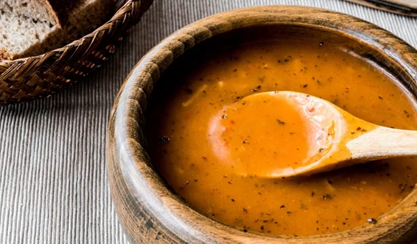 Η σούπα ξινού τραχανά που μας προτείνει η δρ Μαρία Ψωμά για απόψε