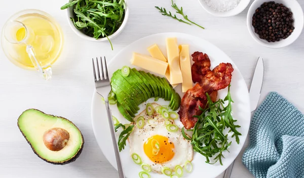 Κετογονική δίαιτα: Πλάνο διατροφής 14 ημερών σχεδόν χωρίς υδατάνθρακες από τη διατροφολόγο Ελένη Παπαγιαννίδου