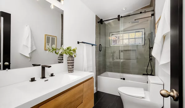 Πώς να καθαρίσεις τους αρμούς από το μπάνιο - ο πιο εύκολος DIY τρόπος