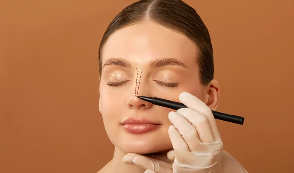 Ποιοι είναι οι λόγοι που όλο και περιοσσότεροι νέοι πριν την ηλικία των 40 κάνουν ρινοπλαστική;