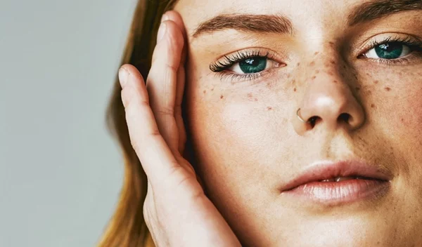 Γιατί γίνεται κατακράτηση υγρών στο πρόσωπο;