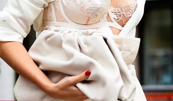 6 βερνίκια νυχιών στις πιο chic αποχρώσεις του φετινού καλοκαιριού