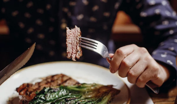 Η κατανάλωση κόκκινου κρέατος συνδέεται με αυξημένο κίνδυνο εμφάνισης αυτής της πάθησης