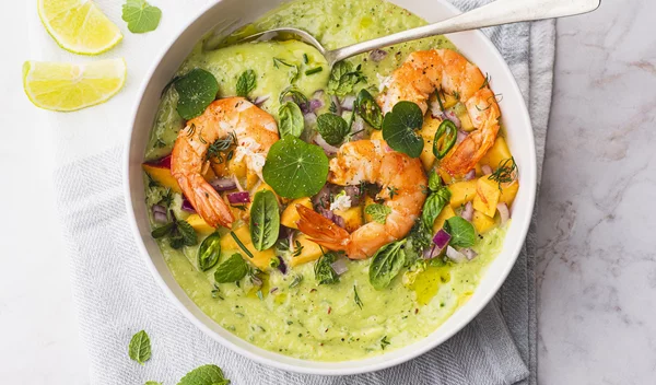 "Δεν πεινάω, αλλά κάτι θέλω": Τι να φας τις μέρες με καύσωνα, όταν... βαριέσαι ακόμα και να μασήσεις