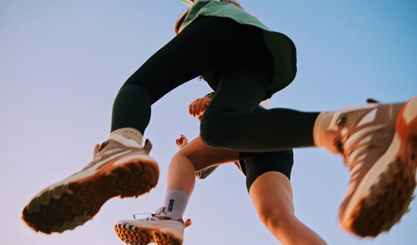 Βρήκαμε τι θα φορέσεις στις αστικές εξερευνήσεις και στις πεζοπορικές διαδρομές