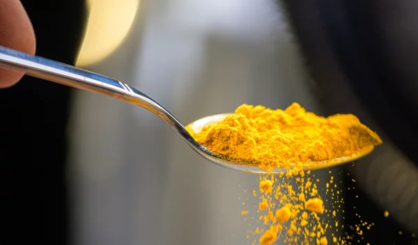 Είναι ο κουρκουμάς επικίνδυνος για τα νεφρά σου;