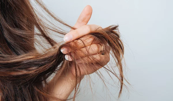 Τα ωραιότερα χρώματα μαλλιών για μελαχρινές του φετινού καλοκαιριού