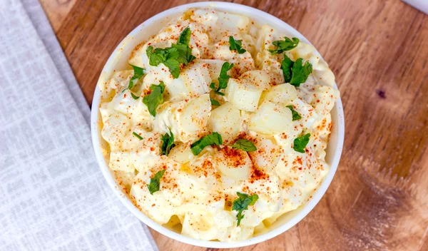 Πατατοσαλάτα με γιαούρτι | Η πιο light εκδοχή με ανεπανάληπτη γεύση από την Αργυρώ Μπαρμπαρίγου