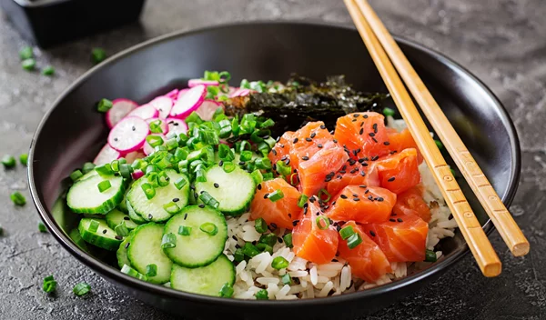 Πώς να φτιάξεις σπίτι σου ένα poke bowl