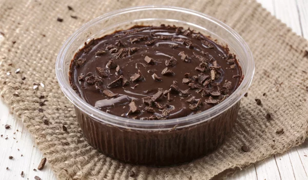 Εύκολη συνταγή: Νηστίσιμη σοκολατένια κρέμα με σιμιγδάλι