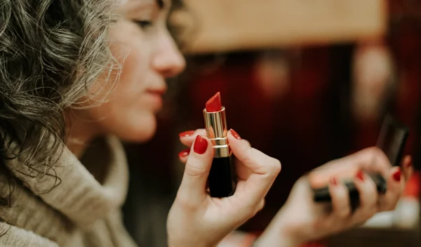 Τα 8 λάθη που κάνεις όταν φοράς το κραγιόν σου