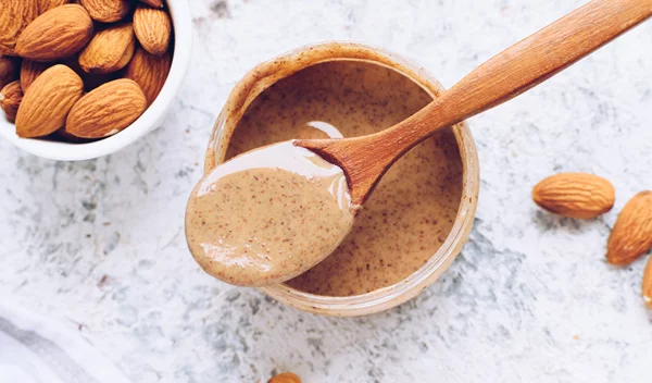 Αμύγδαλα και αμυγδαλοβούτυρο: Ποια η διαφορά στην διατροφική τους αξία;