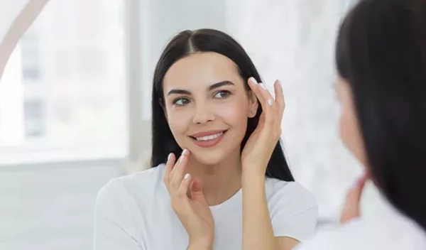 3 λόγοι να προσθέσεις έναν ορό υαλουρονικού οξέος στη ρουτίνα σου