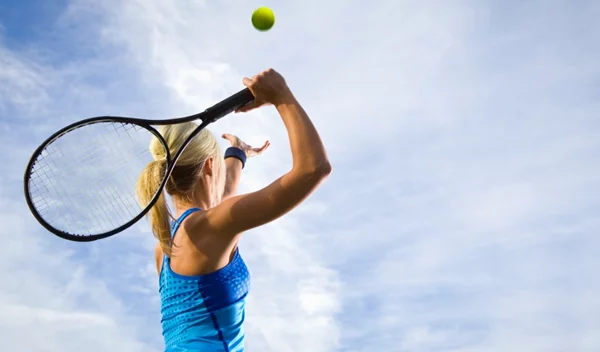 "Μπορώ να πάθω τον "αγκώνα του τενίστα" ακόμα κι αν δεν παίζω τένις;"