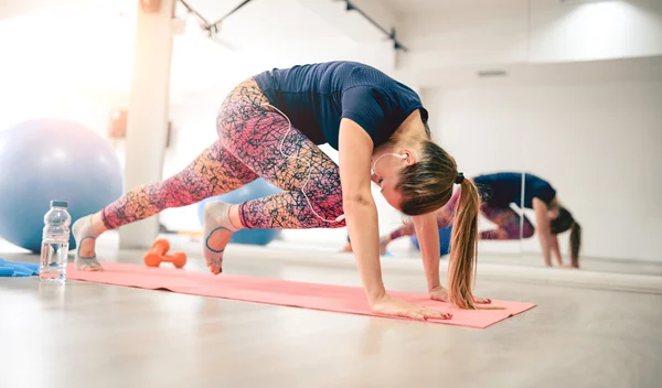 10 ασκήσεις pilates για αρχάριους