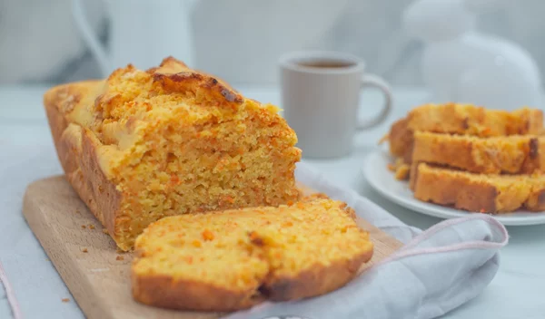 Υγιεινό carrot cake από τη διατροφολόγο - με βρώμη αντί για αλεύρι