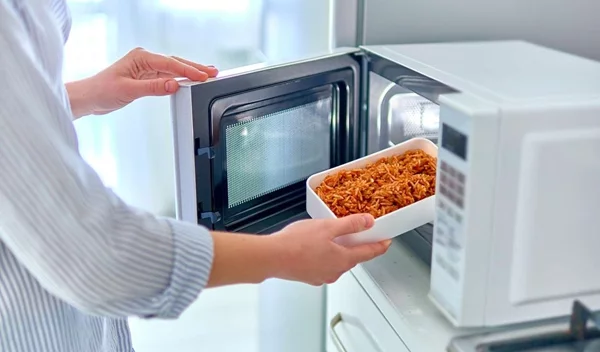 Τα λάθη που μπορεί να κάνεις με έναν φούρνο μικροκυμάτων