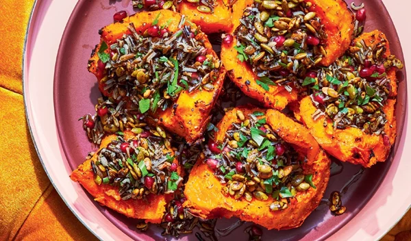 Ψητή κολοκύθα με άγριο ρύζι και κολοκυθόσπορους με τσίλι