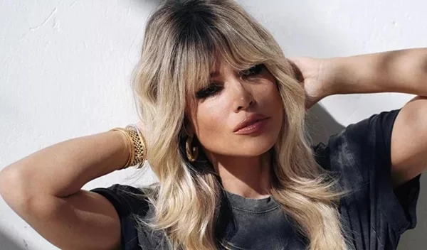 7 απλά χτενίσματα Ελληνίδων celebrities που αξίζει να δοκιμάσεις στην καθημερινότητά σου