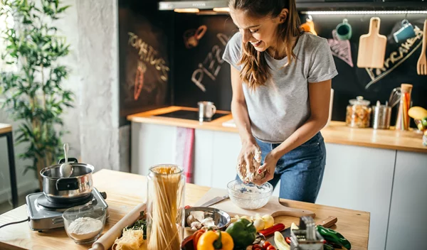 Τι είναι η Capsule kitchen και πώς σου εξοικονομεί χρήμα + χώρο στην κουζίνα;