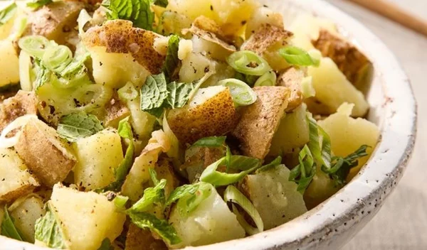 Λεμονάτη πατατοσαλάτα χωρίς μαγιονέζα - Η καλοκαιρινή εκδοχή που έψαχνες