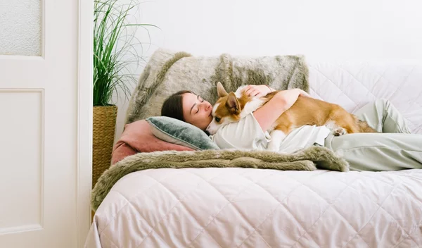 Αναπληρώνεις τον ύπνο σου το Σαββατοκύριακο; Αν όχι, αυτός είναι ένας λόγος για να αλλάξεις γνώμη