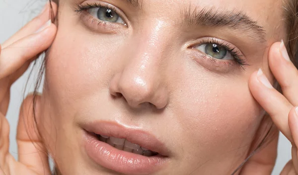 Εμφανίζεις σπυράκια στο ίδιο σημείο, ξανά και ξανά; Δες τους 5 κύριους λόγους