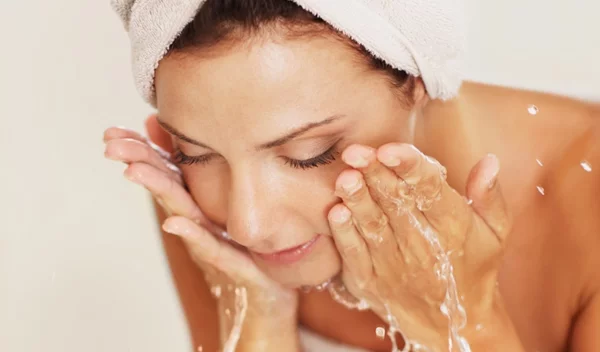 Η ρουτίνα περιποίησης για "τεμπέληδες" - Μόνο με 3 βήματα