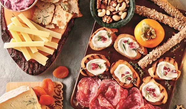 Παραδοσιακή γαλοπούλα, γευστικά αλλαντικά, φίνα κρασιά: Το εορταστικό τραπέζι της ΑΒ Βασιλόπουλος συνδυάζει τη νοστιμιά με την υψηλή ποιότητα