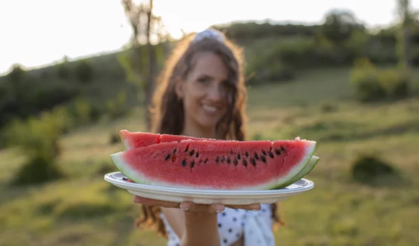Βοηθάει το καρπούζι στην απώλεια βάρους και την αποτοξίνωση; Και άλλες απορίες για το καλοκαιρινό φρούτο