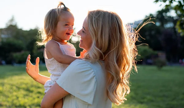 Πότε έκανες το πρώτο σου παιδί; Αυτό δείχνει αν θα κάνεις ξανά αγόρι ή κορίτσι