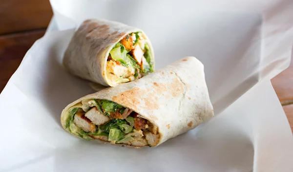 Αραβική πίτα vs ψωμί του τοστ: Τι είναι πιο υγιεινό και ποιο τελικά να επιλέξεις