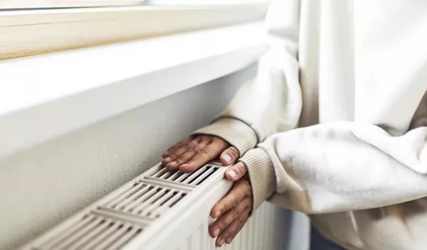 Πώς να καθαρίσω το καλοριφέρ; Ο εύκολος τρόπος που έγινε viral στο TikTok