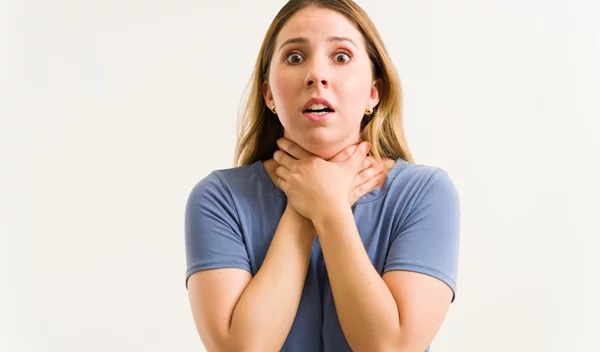 Στραβοκατάπιες; Γιατί δεν πρέπει να σε χτυπούν στην πλάτη;