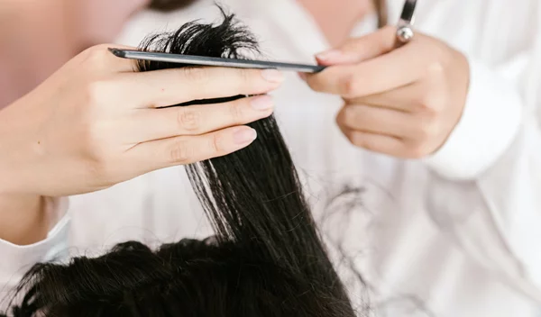 5 λάθη που κάνεις στο κομμωτήριο και δε σου αρέσει το αποτέλεσμα