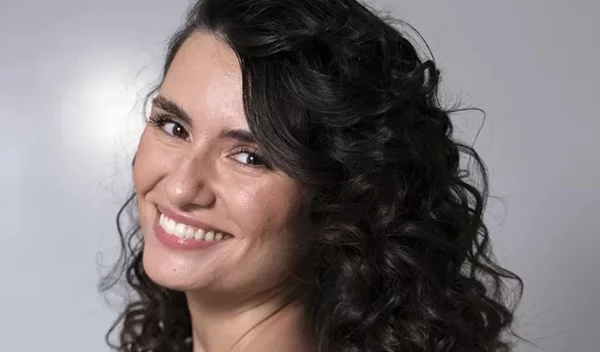 Disco curls for a night out: Πώς να δημιουργήσεις μόνη σου τις πιο όμορφες μπούκλες