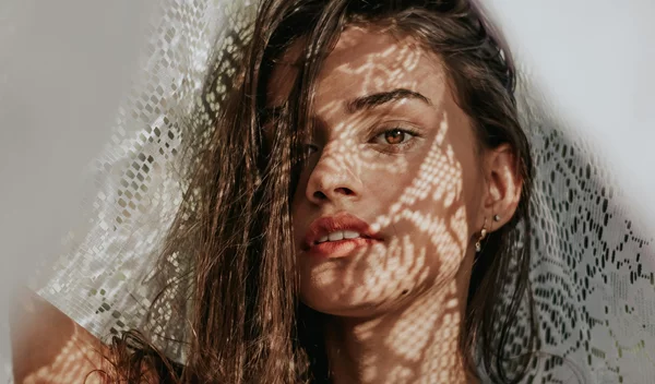 5 τρόποι για να "βάλουμε φρένο" στην εμφάνιση ψαλίδας στα μαλλιά μας