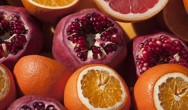 Ρόδι ή πορτοκάλι; Ένα crash test στη θρεπτική τους αξία