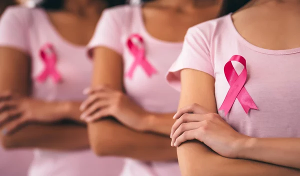 Η Estée Lauder Companies συνεχίζει δυναμικά τη δράση της ενάντια στον καρκίνο του μαστού